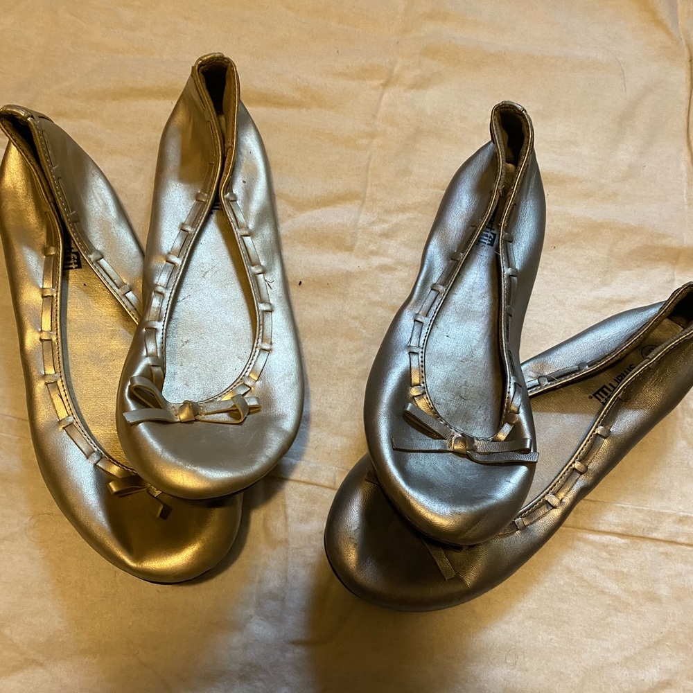 2 Pairs of Flats